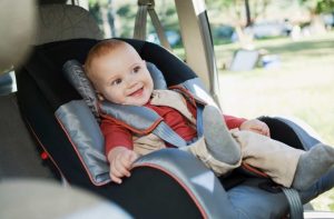 Cum sa alegeti cele mai bune scaune auto pentru bebelusi si copii?