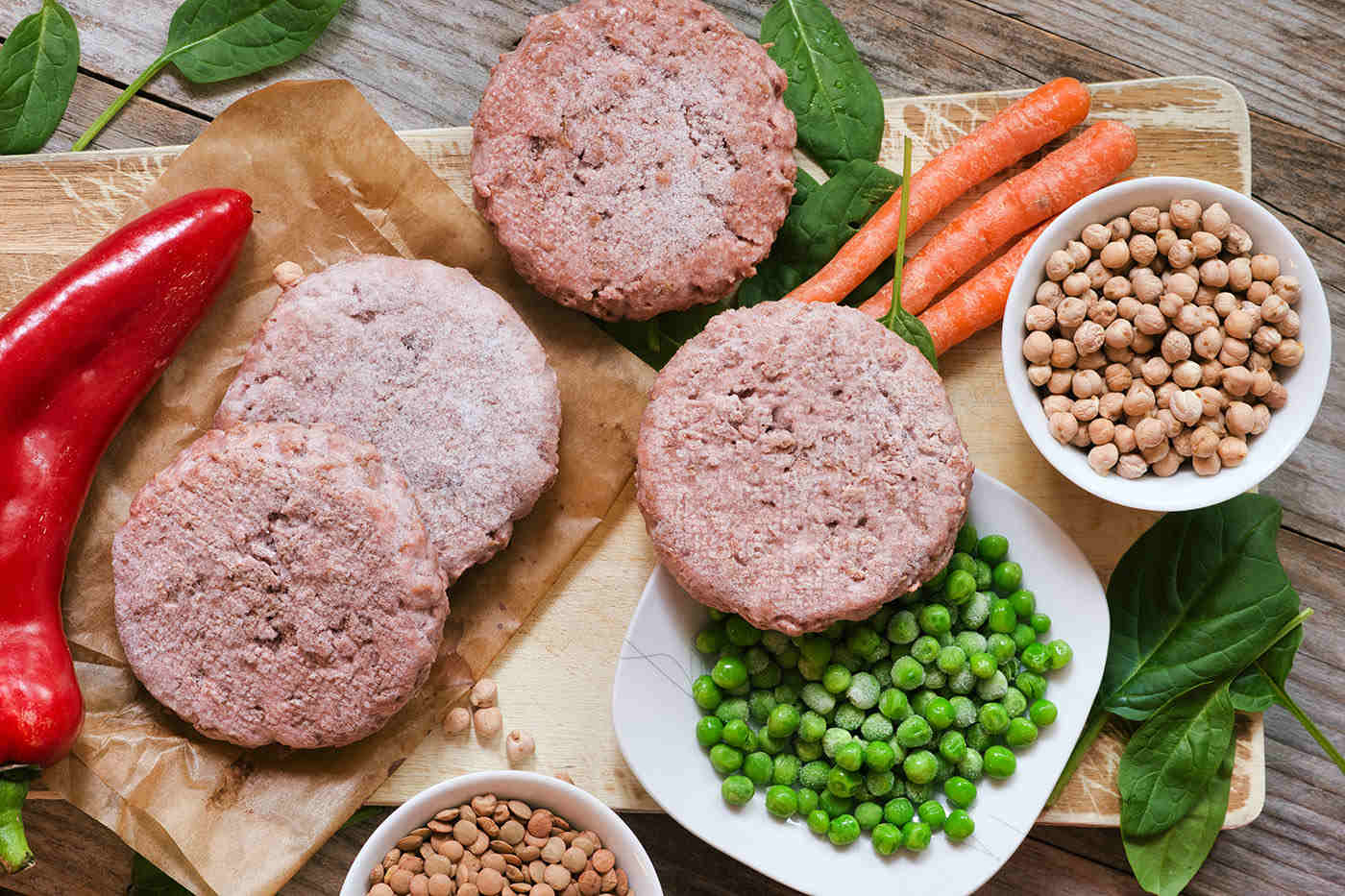 Carne vegetala sau inlocuitori de carne: ce este "falsa" carne industriala si unde se gaseste?