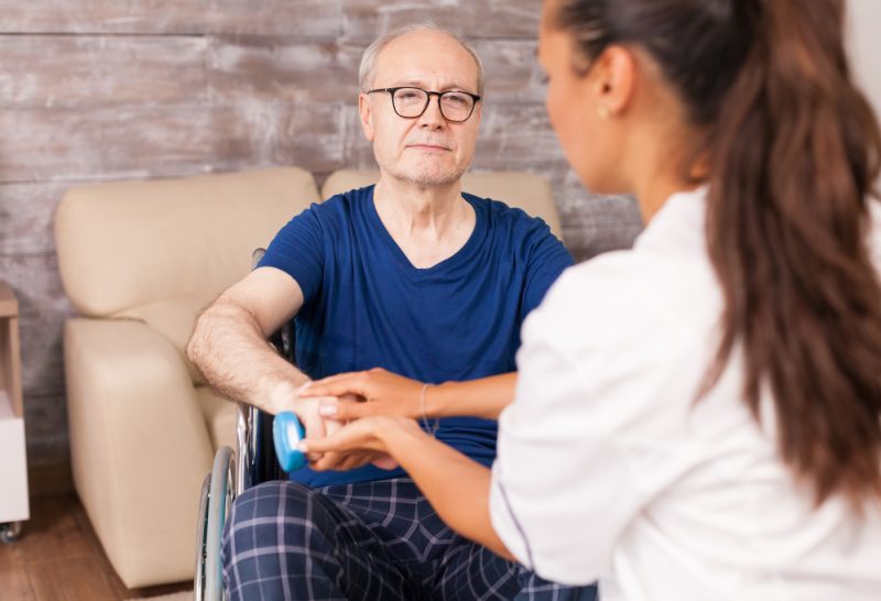 Cum gestionează căminele de bătrâni tulburările de comportament ale rezidenților