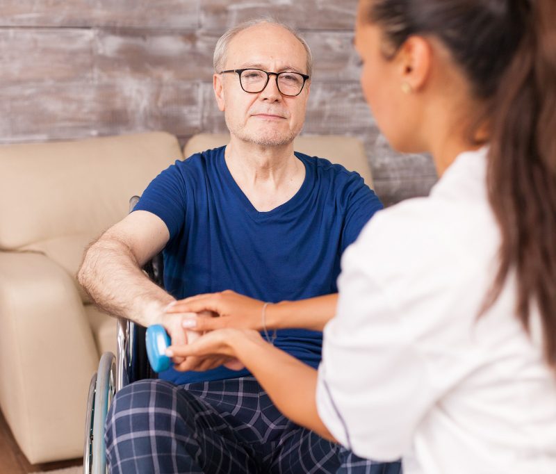 Cum gestionează căminele de bătrâni tulburările de comportament ale rezidenților